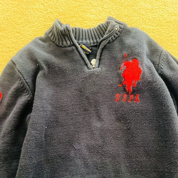 Good condition boys sweaters size 7. Navy is polo association and green Chaps - Picture 2 of 5